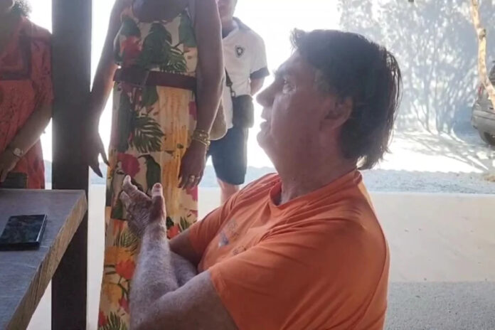 VÍDEO: Bolsonaro diz que Valdemar Costa Neto quis 