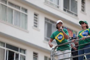 Em ato na Paulista, Michelle Bolsonaro chora e fala de injustiças contra o marido