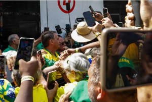 Bolsonaro chega à Avenida Paulista para ato com apoiadores