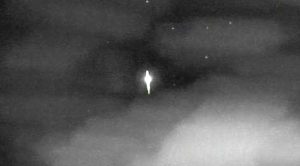 VÍDEO: Objeto luminoso não identificado é filmado no céu do RS