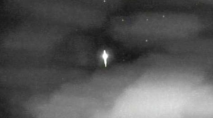 VÍDEO: Objeto luminoso não identificado é filmado no céu do RS