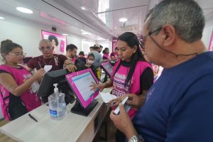 Caminhão do Serasa oferece serviços gratuitos de renegociação de dívidas em Manaus