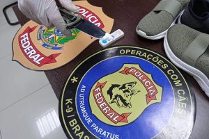 VÍDEO: Colombianos são presos no aeroporto do Ceará com cocaína nos tênis