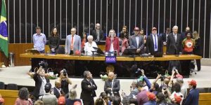 Câmara realiza sessão de homenagem aos 40 anos do MST, e oposição protesta