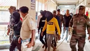 Polícia divulga imagem de 7 suspeitos de estuprar turista brasileira na Índia