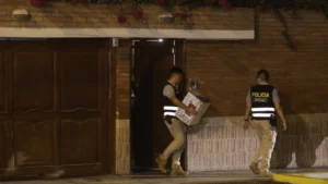 Relógios Rolex levam polícia à busca e apreensão na casa da presidente do Peru
