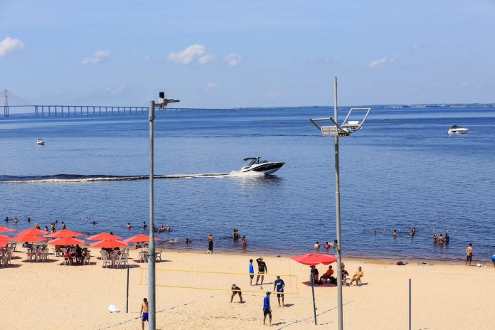 Medidas de segurança são reforçadas na praia da Ponta Negra para evitar acidentes