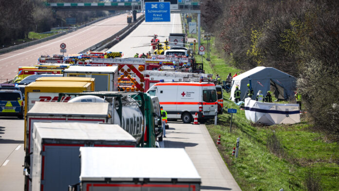 Alemanha: Acidente de ônibus deixa pelo menos cinco mortos em Leipzig