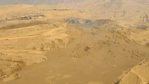 Uma pessoa morreu e outras quatro ficaram feridas no rompimento de um tanque de rejeitos em uma mina de jade