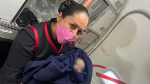 Bebê nasce em voo no México e ganha quase 100 viagens gratuitas