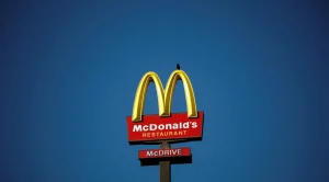 Falha técnica global paralisa operações do McDonald’s em diversos países