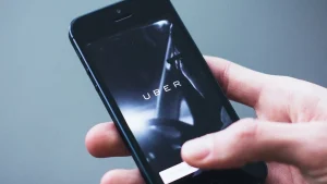 Uber decide encerrar operação, após lei trabalhista para motorista nos Estados Unidos