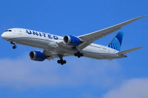 United Airlines enfrenta quarta emergência de voo em uma semana com pouso de emergência em Los Angeles