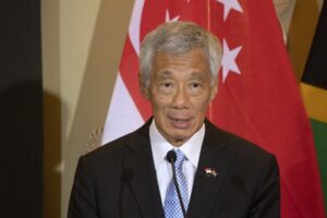 Após 20 anos no cargo, primeiro-ministro da Singapura renuncia