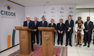 TSE, AGU e PF assinam acordo contra fake news nas eleições: "Lavagem cerebral do mal", diz Moraes