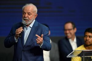 "Educação não é privilégio de rico", diz Lula em inauguração no RJ