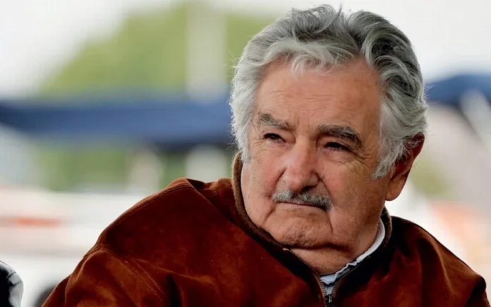 Ex-presidente do Uruguai anuncia que tem tumor no esôfago