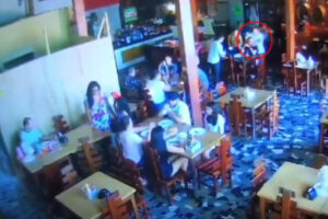 VÍDEO: Garçom "surta" em restaurante no CE, mata vereador e esfaqueia 2 pessoas