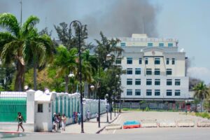 Haiti: Gangues armadas atacam Biblioteca Nacional
