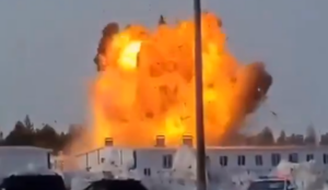 VÍDEO: Avião ucraniano sem piloto cai sobre prédio industrial na Rússia