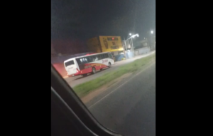 VÍDEO: Ônibus é flagrado na contramão da Av. Torquato Tapajós, em Manaus