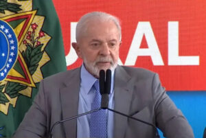 VÍDEO: Lula volta a mandar indireta a Musk, "nunca plantou um pé de capim no país"