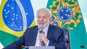 Lula anuncia ampliação do programa Pé de Meia para todo o CadÚnico