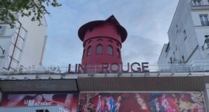 Pás do Moulin Rouge desabam durante a madrugada em Paris