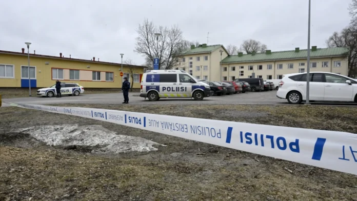 Tiroteio na Finlândia: criança de 12 anos fere três em escola de Vantaa