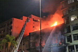 Incêndio em pousada mata 10 pessoas em Porto Alegre: Local estava irregular