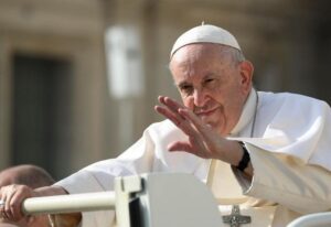 Vaticano chama mudança de gênero de "ameaça à dignidade humana"