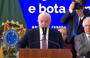 Em evento, Lula cobra ministros e diz que Haddad devia passar mais tempo no Congresso "ao invés de ler livro"
