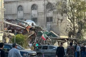 Oito pessoas morrem em bombardeio israelense perto da embaixada do Irã na Síria, segundo ONG