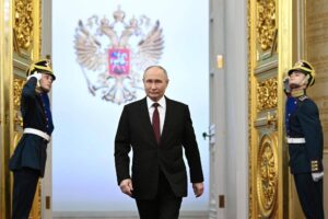 Putin assume inédito 5 mandato na Rússia, e diz buscar diálogo com Ocidente; EUA boicota cerimônia