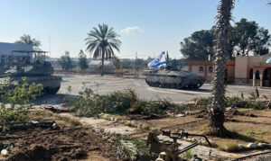 Israel toma controle de passagem de Rafah e avança sobre cidade cheia de refugiados