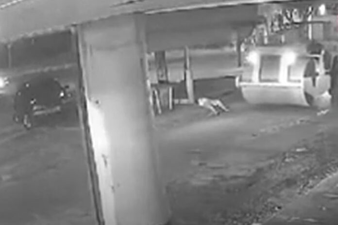 VÍDEO: Rolo compressor passa por cima dos pés de mulher, em Goiânia