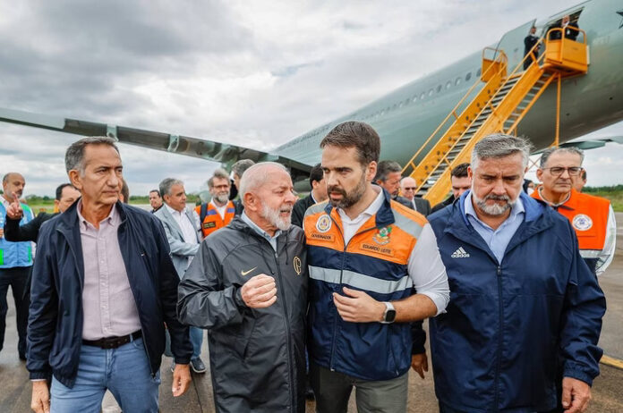 VÍDEOS: Lula retorna ao RS e diz que 
