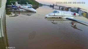 IMAGENS DA DESTRUIÇÃO: Inundado, Aeroporto de Porto Alegre suspende operações até o fim de maio