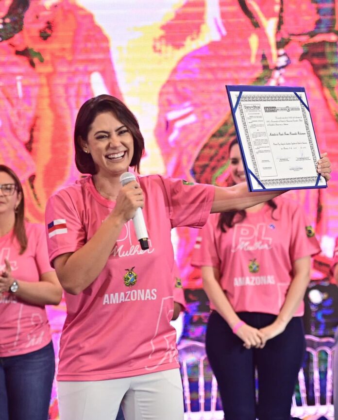 VÍDEO: Michelle Bolsonaro recebe título de cidadã do Amazonas