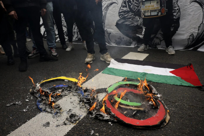 VÍDEO: 1º de maio pelo mundo é marcado por protestos trabalhistas e pró-Palestina