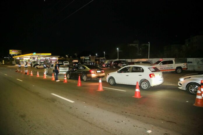 Foram mais de 700 condutores autuados, além de 41 veículos removidos.