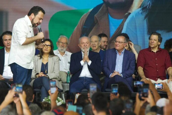 Em evento em SP, Lula diz que herdou o Brasil 