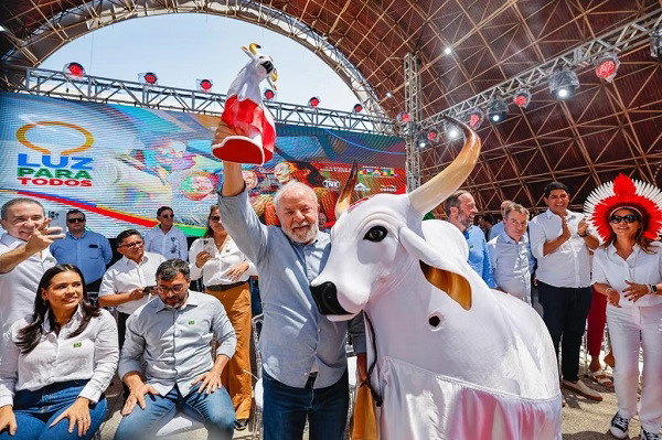 Lula virá ao Festival de Parintins, diz ministro do Turismo