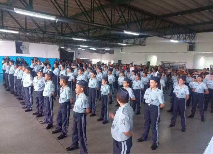 PT aciona o STF contra as escolas cívico-militares em SP; entenda