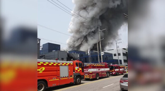 VÍDEO: Incêndio em fábrica de baterias na Coreia do Sul deixa 22 mortos