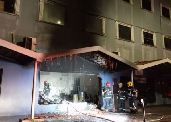 Uma sala acabou pegando fogo dentro da universidade Nilton Lins.