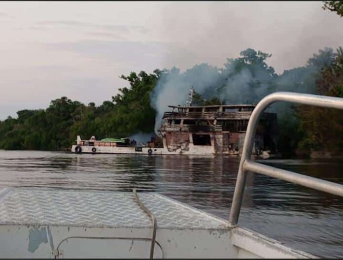 Embracação explode no Amazonas