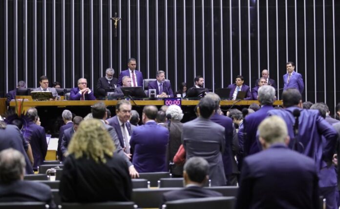 Reforma Tributária: Veja como votaram os deputados da bancada amazonense