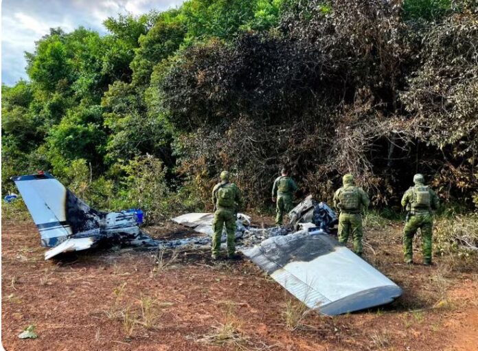 Avião utilizado para transporte de drogas é interceptado pela polícia após pegar fogo no Amazonas