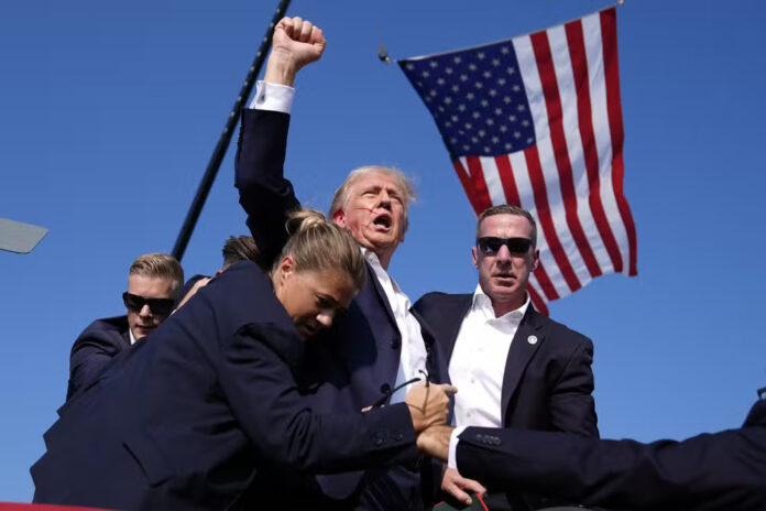 VÍDEO: Em conversa, Trump compara tiro de raspão na orelha com 